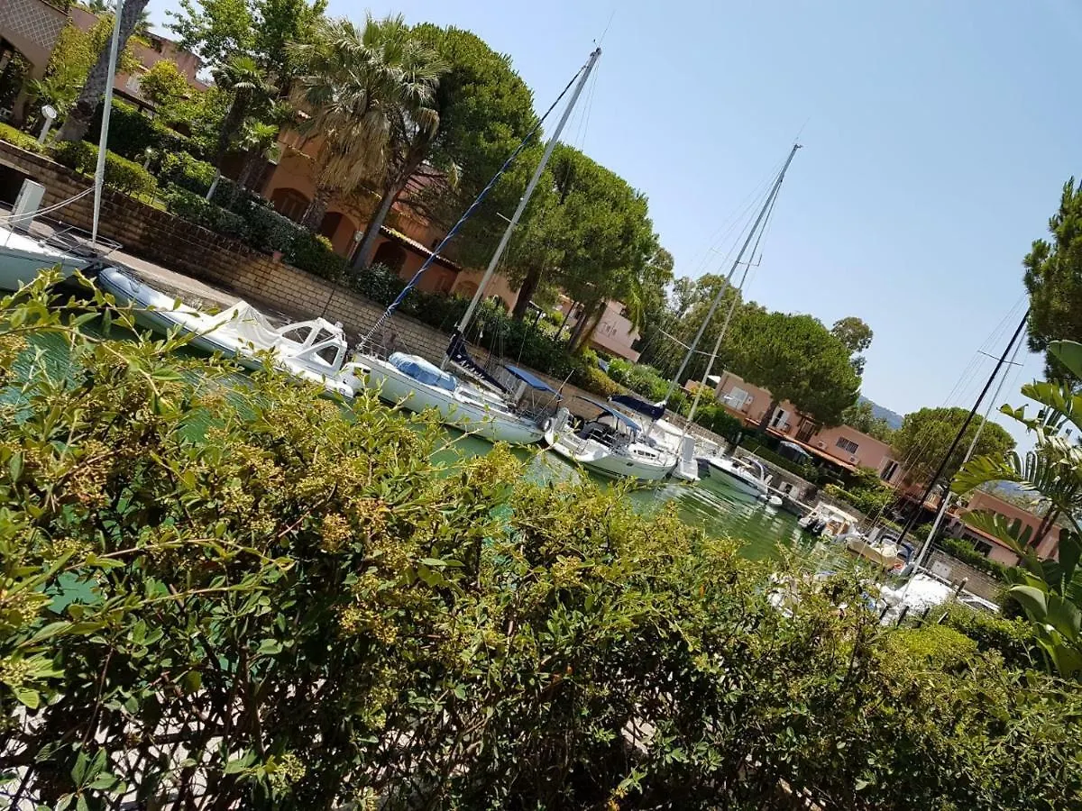 Villetta Nella Baia フルナリ 別荘